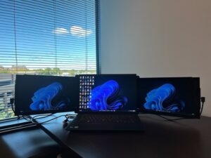 computer sky desk table monitors